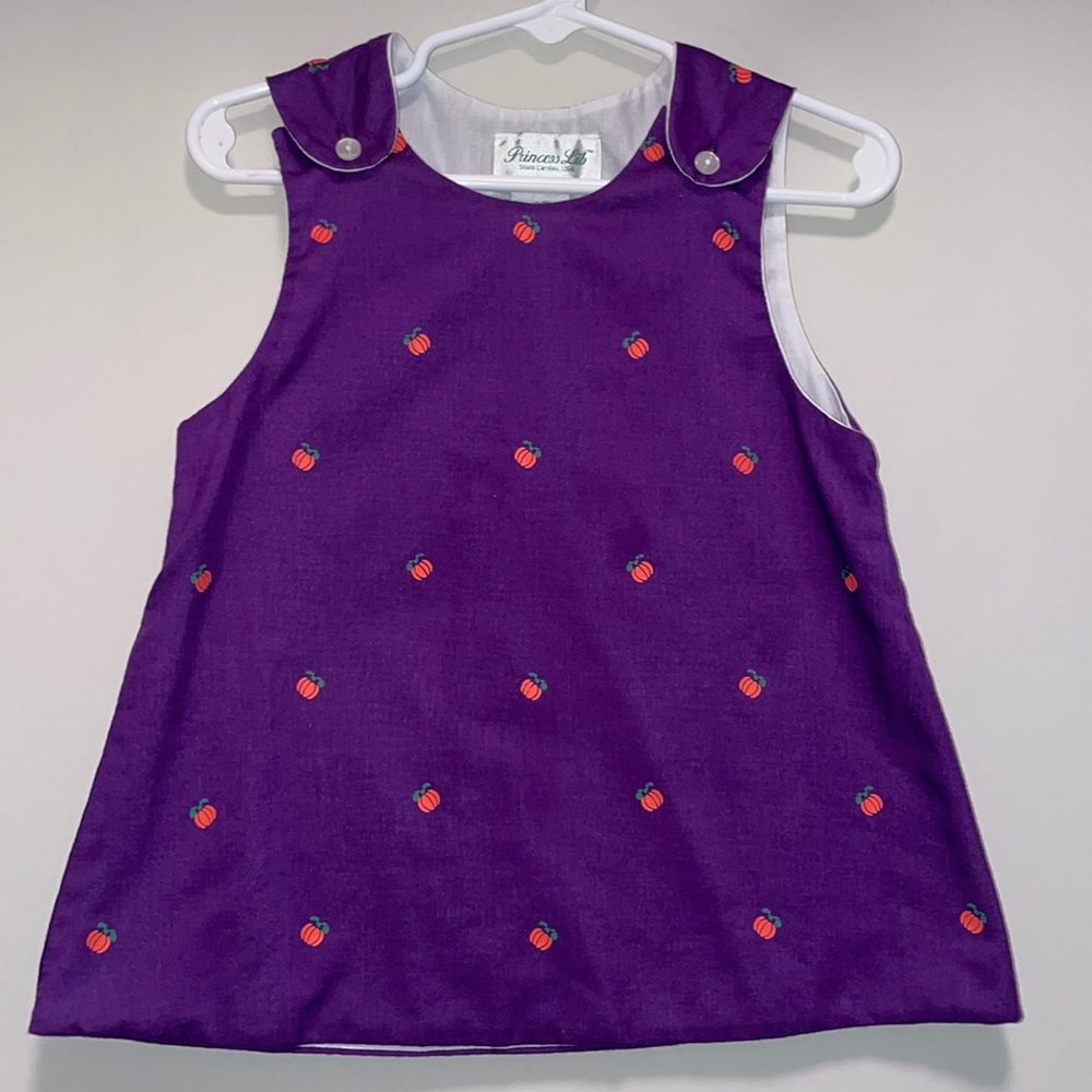 Sleeveless purple with pumpkin pattern top